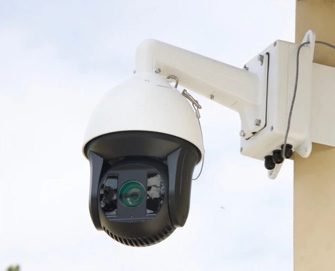 We specialize in PTZ (Pan-Tilt-Zoom) camera installation, providing dynamic and adjustable surveillance solutions. With the ability to remotely pan, tilt, and zoom, these cameras offer comprehensive coverage  monitoring, perfect for large areas or high-security locations.